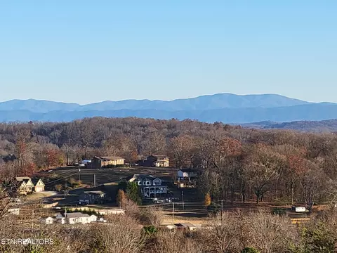 1363 Little Mountain Ln, Lenoir City, TN 37771