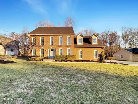 156 Country Walk Dr, Powell, TN 37849