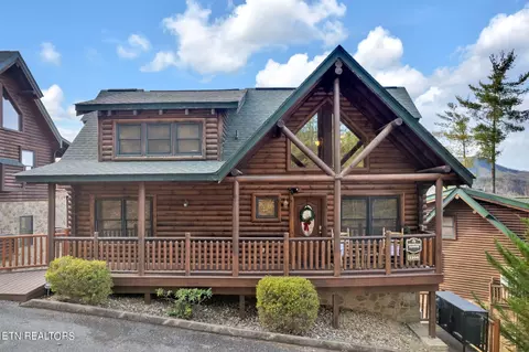 2208 Quiet Valley Way, Pigeon Forge, TN 37862