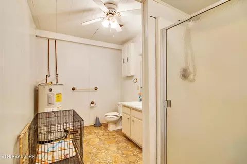Bath - 425 Ivanhoe Rd, Powell, TN 37849 photo 3 of 3
