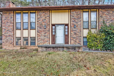 Exterior - 425 Ivanhoe Rd, Powell, TN 37849 photo 12 of 16