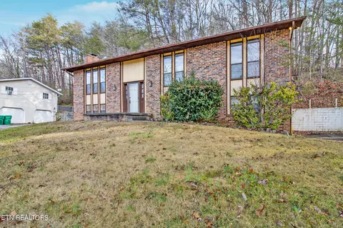 Exterior - 425 Ivanhoe Rd, Powell, TN 37849 photo 11 of 16