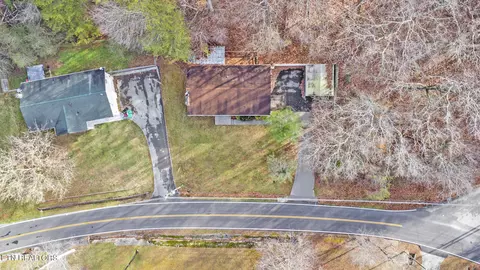 Exterior - 425 Ivanhoe Rd, Powell, TN 37849 photo 7 of 16