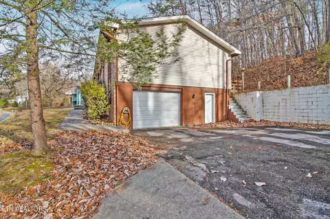Exterior - 425 Ivanhoe Rd, Powell, TN 37849 photo 13 of 16