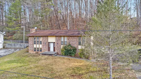 Exterior - 425 Ivanhoe Rd, Powell, TN 37849 photo 6 of 16