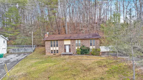 425 Ivanhoe Rd, Powell, TN 37849