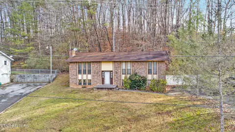 Exterior - 425 Ivanhoe Rd, Powell, TN 37849 photo 3 of 16