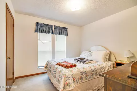 Bedroom - 425 Ivanhoe Rd, Powell, TN 37849 photo 3 of 6