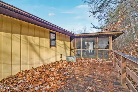 Exterior - 425 Ivanhoe Rd, Powell, TN 37849 photo 14 of 16