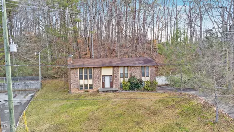 Exterior - 425 Ivanhoe Rd, Powell, TN 37849 photo 2 of 16