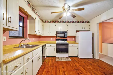 Kitchen - 425 Ivanhoe Rd, Powell, TN 37849 photo 1 of 3