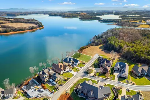 145 Breakers Dr, Vonore, TN 37885
