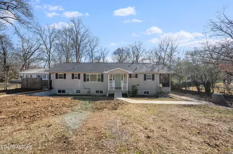 579 W Outer Dr, Oak Ridge, TN 37830