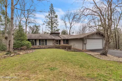 205 Mockingbird Dr, Gatlinburg, TN 37738