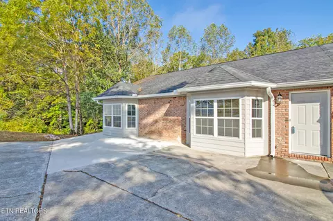 153 High Point Ln, Oak Ridge, TN 37830