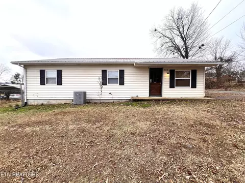 805 Chestnut St, Sweetwater, TN 37874