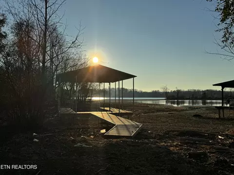 600 W Shore Dr, Rockwood, TN 37854
