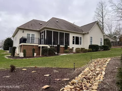 207 Oohleeno Ln, Loudon, TN 37774