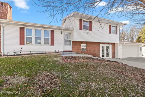 304 Alder Ct, Oliver Springs, TN 37840