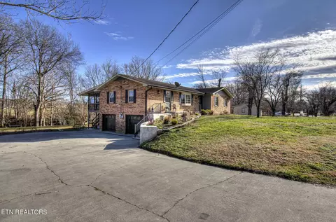 508 New Riverside Dr, Sevierville, TN 37862