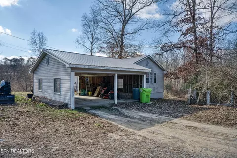 331 W Creston Rd, Crossville, TN 38571