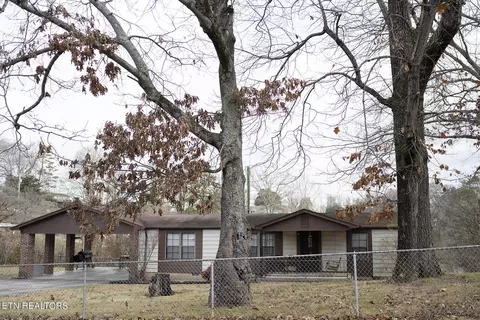 712 W 4th Ave, Lenoir City, TN 37771