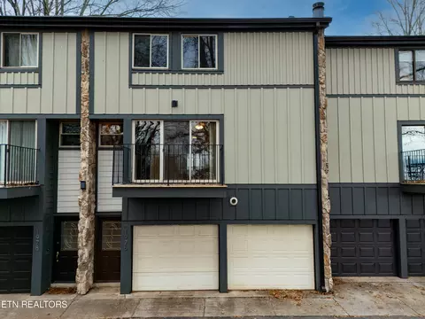 1976 Cherokee Bluff Dr, Knoxville, TN 37920