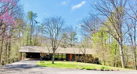 614 Laurel Dr, Pigeon Forge, TN 37863
