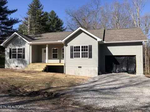 1118 Whispering Pine Ln, Jamestown, TN 38556