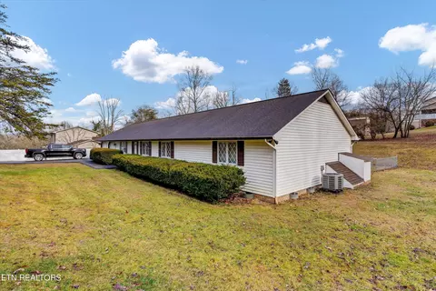 553 Windsor Forest Dr, Kingsport, TN 37663