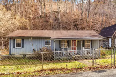 9704 Hogskin Rd, Corryton, TN 37721