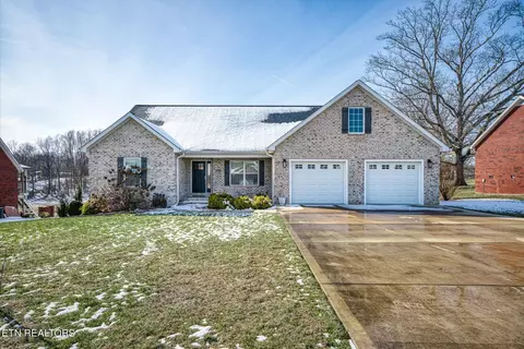 3918 Hilltop Dr, Cookeville, TN 38506