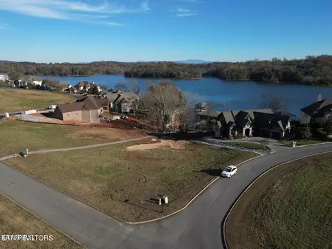 101 Big Water Dr, Vonore, TN 37885