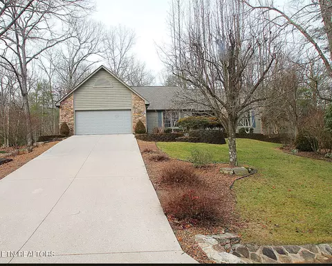 17 Beachwood Ln, Crossville, TN 38558