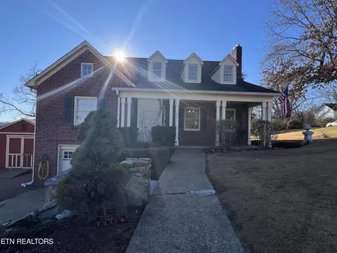 306 Central St, Clinton, TN 37716