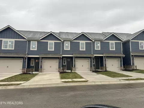 1520 Mountain Quail Cir, Maryville, TN 37801