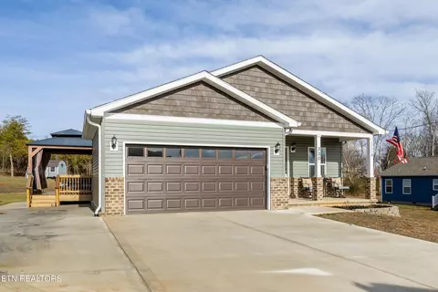 330 Garden Ln, Dandridge, TN 37725