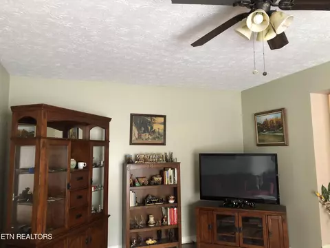 Living - 1016 Haley Rd, Clarkrange, TN 38553 photo 4 of 5