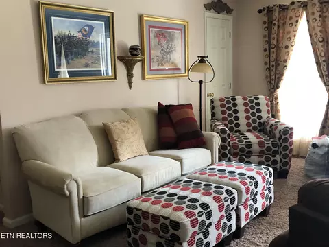 Living - 1016 Haley Rd, Clarkrange, TN 38553 photo 2 of 5