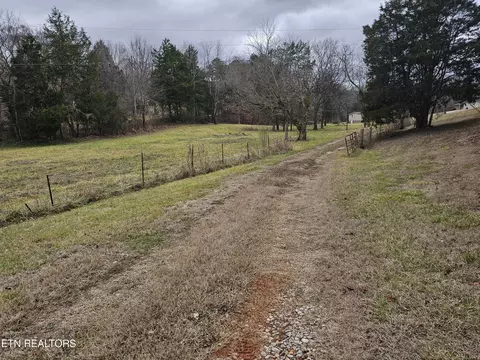 1007 Spring Creek Rd, Dandridge, TN 37725