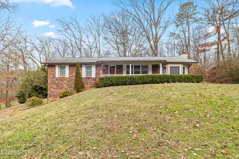 329 Forest Hieghts Cir, Lenoir City, TN 37772