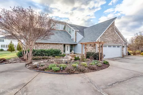 596 Pasteur Pl, Alcoa, TN 37701