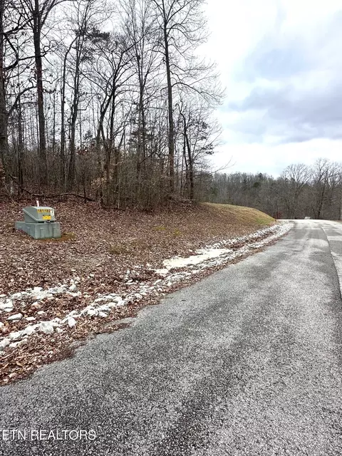 182 Hickory Way, La Follette, TN 37766
