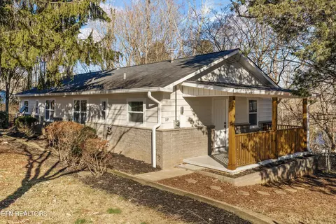 119 S Walker Ln, Oak Ridge, TN 37830