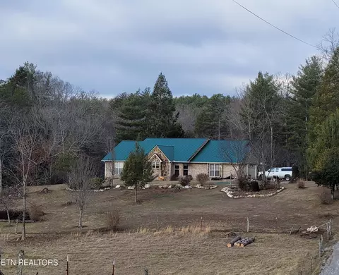 742 Hot Water Rd, Tellico Plains, TN 37385