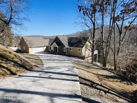390 Turkey Cove Ln, La Follette, TN 37766