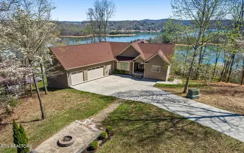 172 Smokeys Pt, La Follette, TN 37766