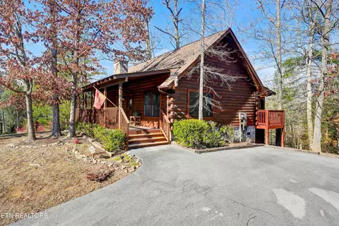 702 Harrier Ct Way, Pigeon Forge, TN 37863