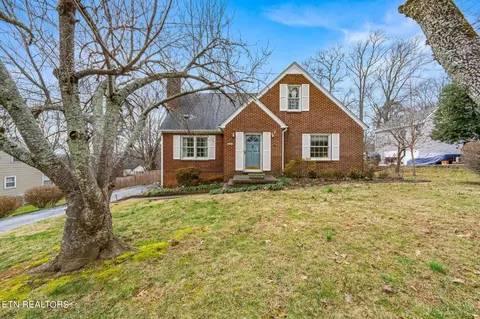 5509 NE Crestwood Rd, Knoxville, TN 37918