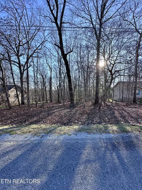 209 Overlook Ln, Crossville, TN 38558
